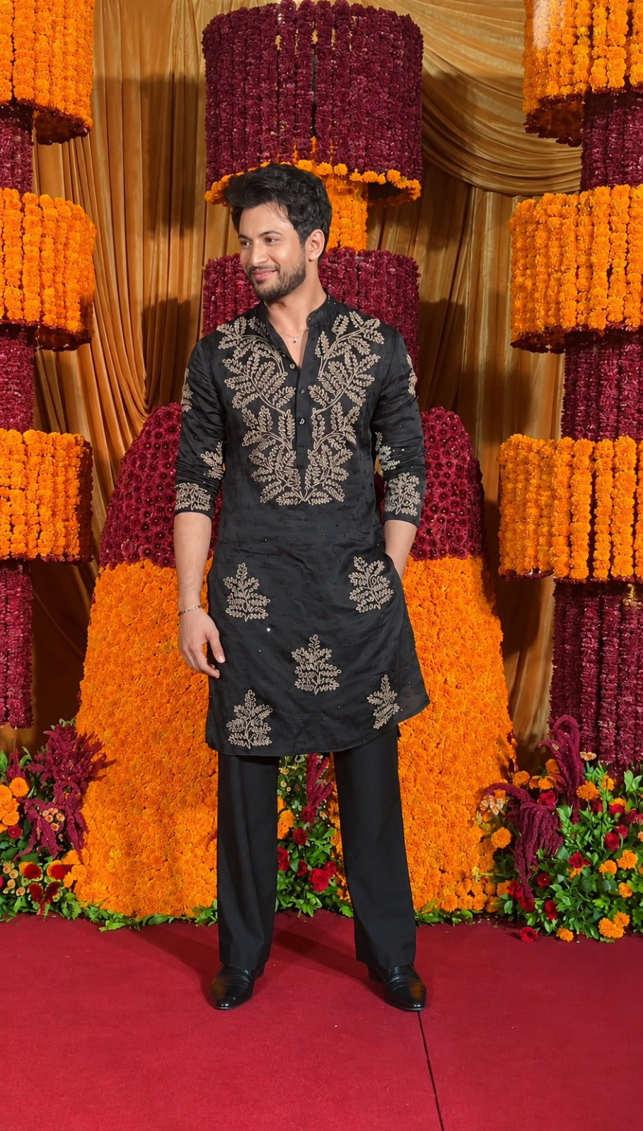 BLACK EMBROIDERED DORI AND SEQUNCES WORK KURTA PAJAMA SET FOR MEN'S