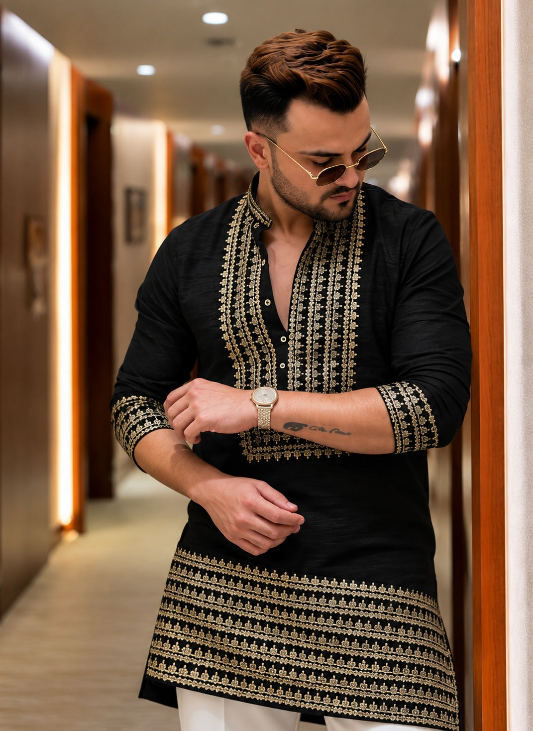 BLACK EMBROIDERED KURTA PANT SET.