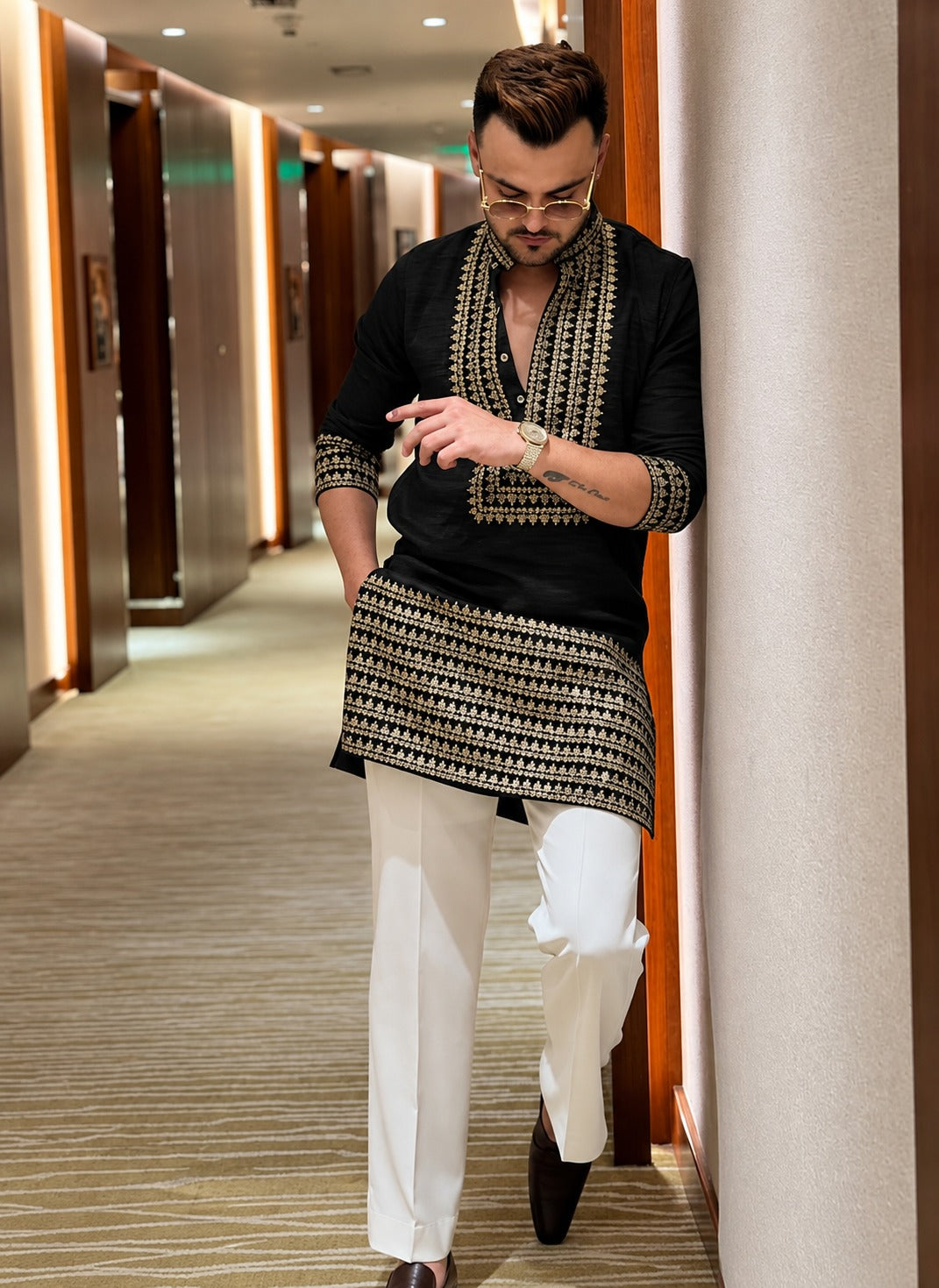 BLACK EMBROIDERED KURTA PANT SET.