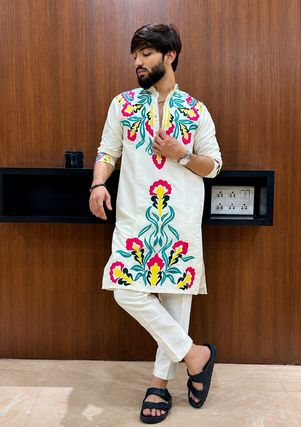 OFF WHITE NECK PRINTED KURTA PAJAMA SET