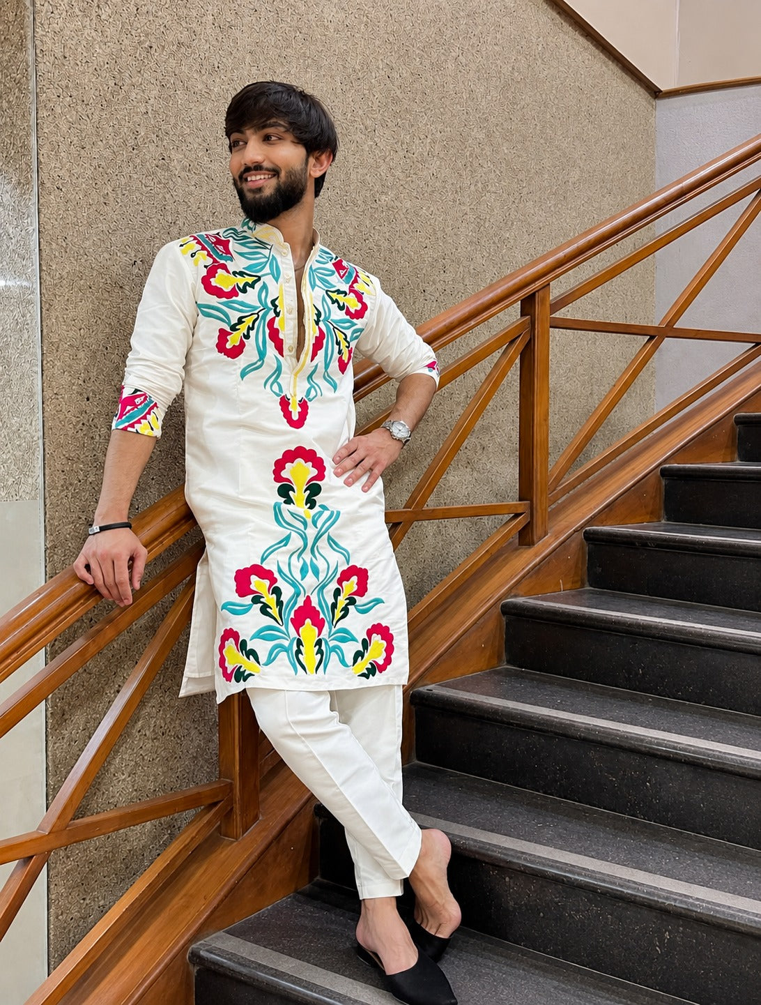 OFF WHITE NECK PRINTED KURTA PAJAMA SET
